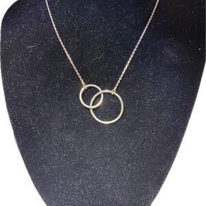 Elegant Silver Interlocking Circle Necklace